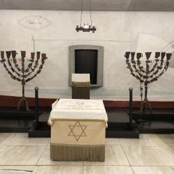Besuch in der Synagoge, Religion