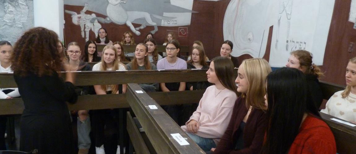 Besuch in der Synagoge, Religion