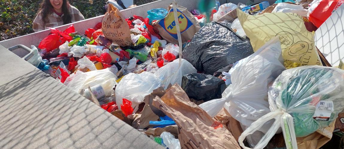 KSL saves the planet; Müll sammeln